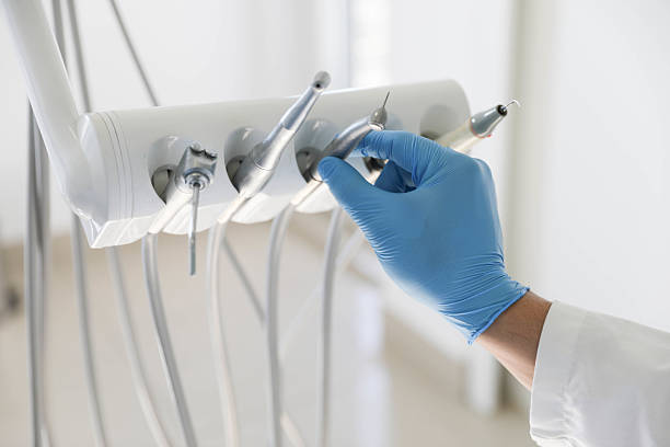 Professional Emergency Dentist technician working in Tequesta, FL
